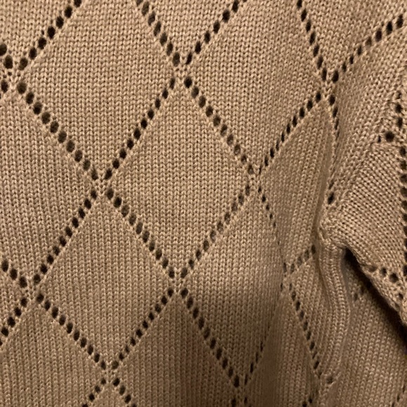 👚(bundle 4 items w/👚for $16) Beautiful tan colored knit sweater - Picture 4 of 7